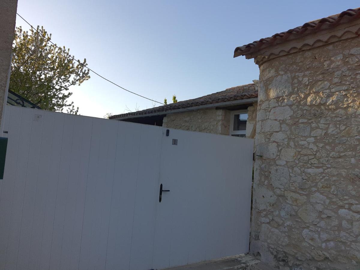 gîte en pierre le paradis sur notre propriété proche issigeac et de bergerac Saint-Aubin-de-Lanquais Exterior foto